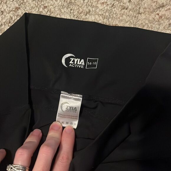 ZYIA 14/16 BRILLIANT HI-RISE CROP LEOPARD PRINT WITH POCKETS - Picture 4 of 4